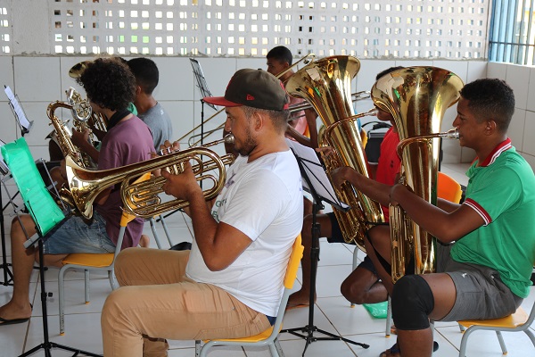 Projeto ensina jovens e adolescentes a arte musical - Imagem 14