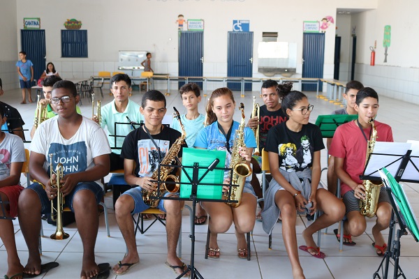 Projeto ensina jovens e adolescentes a arte musical - Imagem 3