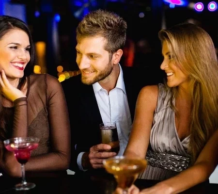 Descubra 3 signos que adoram flertar e brincar com a pessoa amada