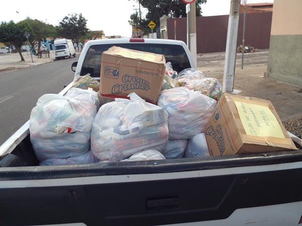 Rádio Cruzeiro AM concretiza campanha solidária com entrega de cestas de alimento  - Imagem 4