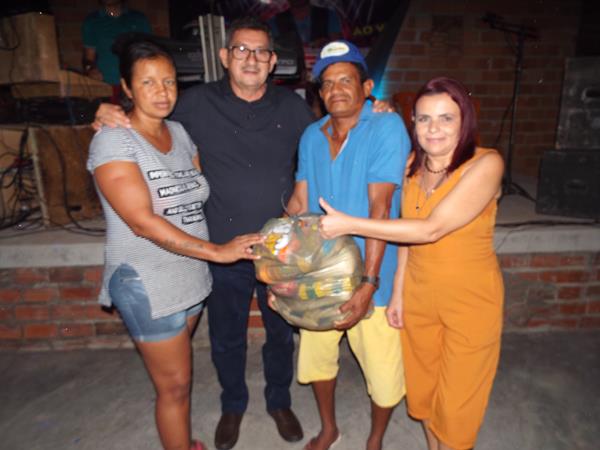 Rádio Cruzeiro AM concretiza campanha solidária com entrega de cestas de alimento  - Imagem 49