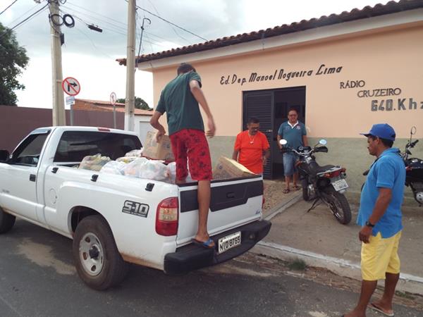 Rádio Cruzeiro AM concretiza campanha solidária com entrega de cestas de alimento  - Imagem 3