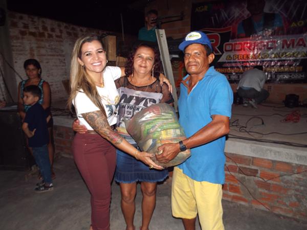 Rádio Cruzeiro AM concretiza campanha solidária com entrega de cestas de alimento  - Imagem 60