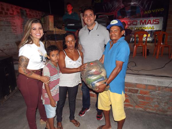 Rádio Cruzeiro AM concretiza campanha solidária com entrega de cestas de alimento  - Imagem 51