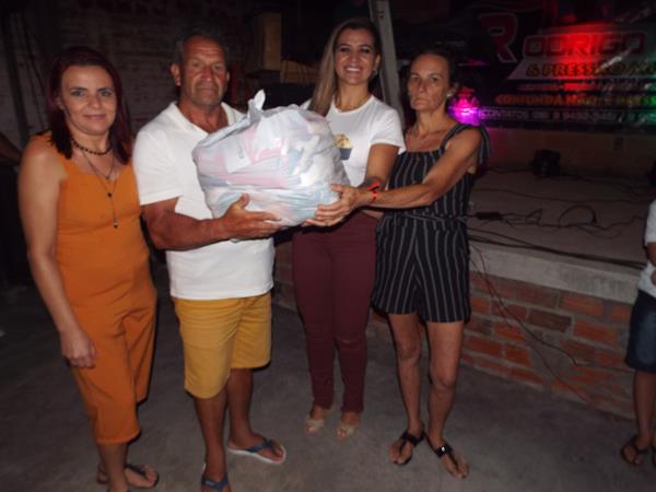 Rádio Cruzeiro AM concretiza campanha solidária com entrega de cestas de alimento  - Imagem 72