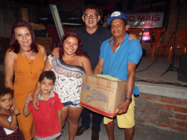 Rádio Cruzeiro AM concretiza campanha solidária com entrega de cestas de alimento  - Imagem 40