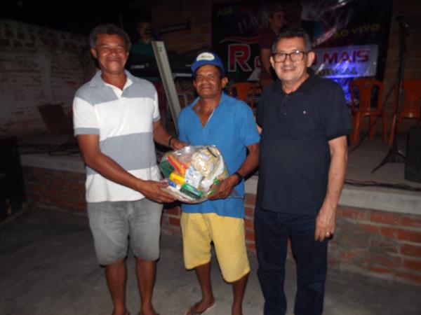 Rádio Cruzeiro AM concretiza campanha solidária com entrega de cestas de alimento  - Imagem 44