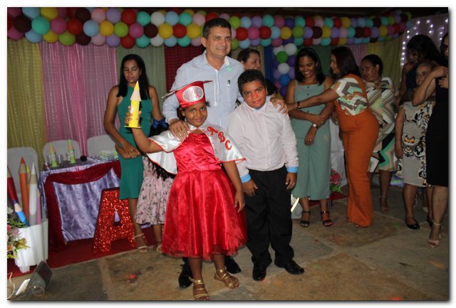 Escola Monsenhor Lopes realiza festa de formatura - Imagem 35