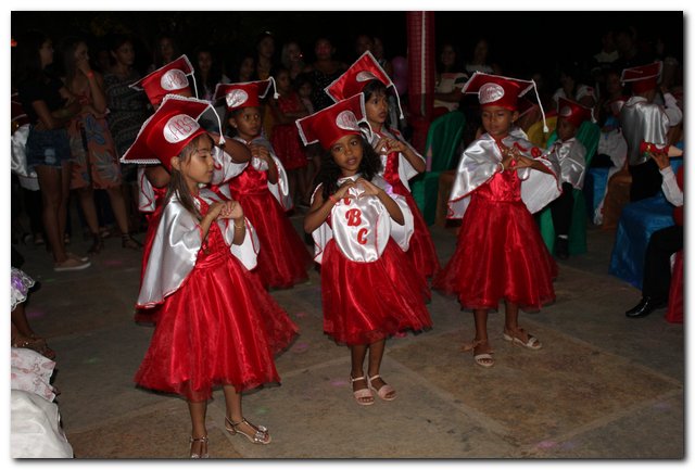 Escola Monsenhor Lopes realiza festa de formatura - Imagem 42