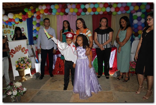 Escola Monsenhor Lopes realiza festa de formatura - Imagem 38