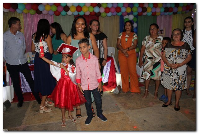 Escola Monsenhor Lopes realiza festa de formatura - Imagem 32