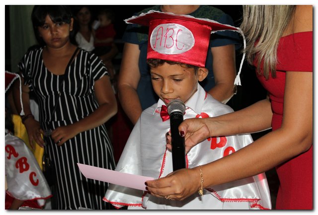 Escola Monsenhor Lopes realiza festa de formatura - Imagem 40