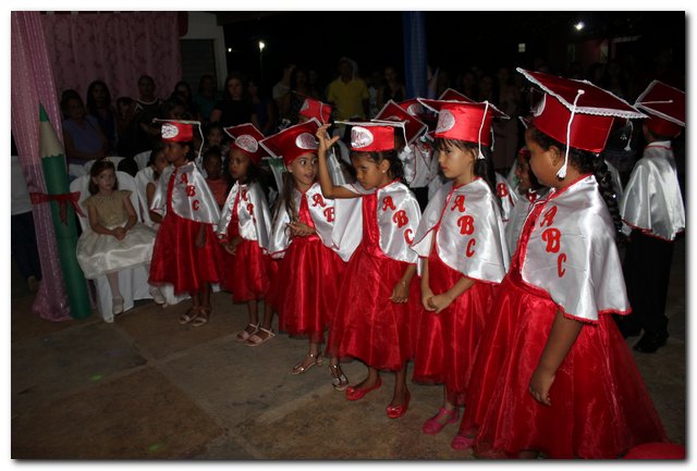 Escola Monsenhor Lopes realiza festa de formatura - Imagem 4