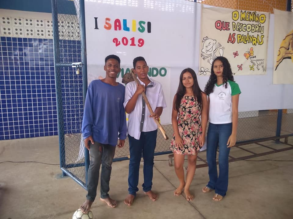 Alunos da rede municipal de ensino participam de bate papo com o escritor Cineas Santos - Imagem 3
