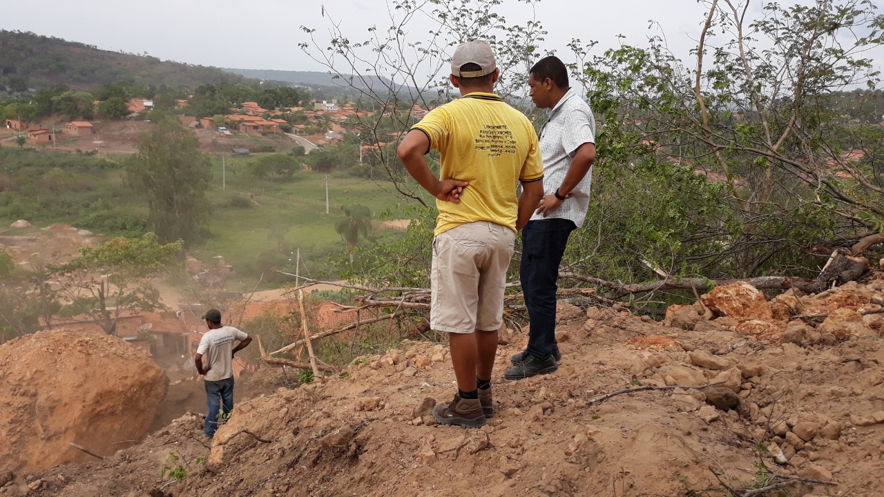 PMU remove pedra do Morro da Codipi - Imagem 2
