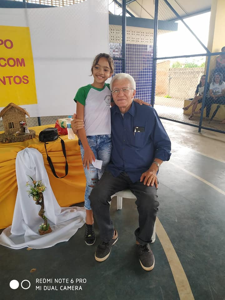 Alunos da rede municipal de ensino participam de bate papo com o escritor Cineas Santos - Imagem 6