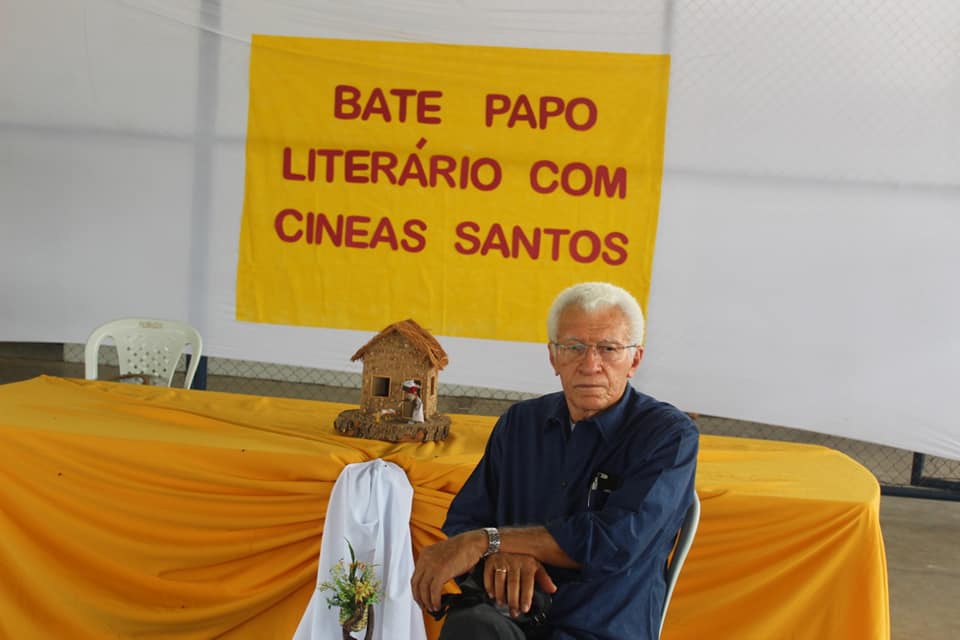 Alunos da rede municipal de ensino participam de bate papo com o escritor Cineas Santos - Imagem 17