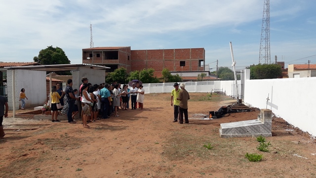 Dia de Finados em DEL – Visitantes foram surpreendidos nos cemitérios com organização, limpeza e missa. - Imagem 21