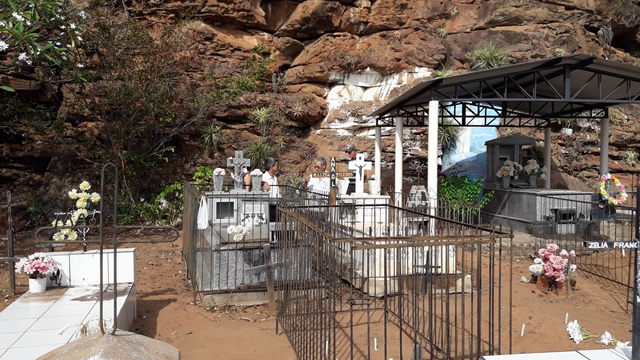 Dia de Finados em DEL – Visitantes foram surpreendidos nos cemitérios com organização, limpeza e missa. - Imagem 89