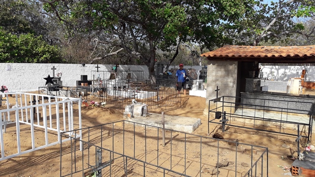 Dia de Finados em DEL – Visitantes foram surpreendidos nos cemitérios com organização, limpeza e missa. - Imagem 62