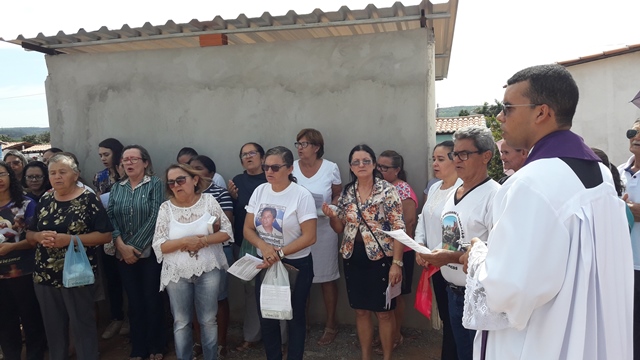 Dia de Finados em DEL – Visitantes foram surpreendidos nos cemitérios com organização, limpeza e missa. - Imagem 40