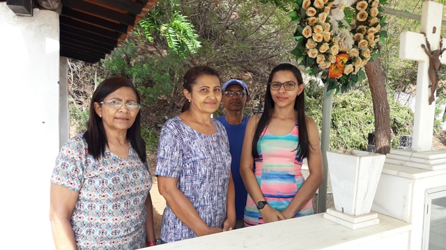 Dia de Finados em DEL – Visitantes foram surpreendidos nos cemitérios com organização, limpeza e missa. - Imagem 12