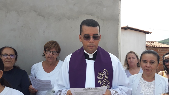 Dia de Finados em DEL – Visitantes foram surpreendidos nos cemitérios com organização, limpeza e missa. - Imagem 26