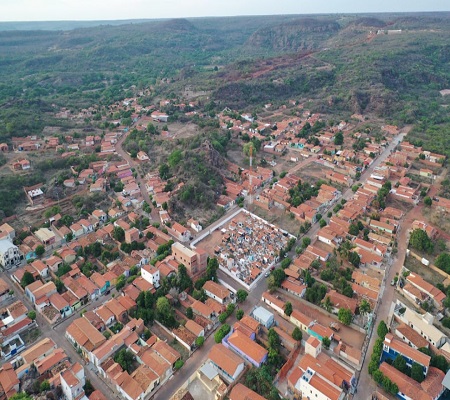 Dia de Finados em DEL – Visitantes foram surpreendidos nos cemitérios com organização, limpeza e missa.