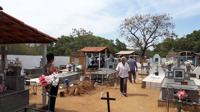 Dia de Finados em DEL – Visitantes foram surpreendidos nos cemitérios com organização, limpeza e missa. - Imagem 119