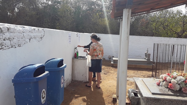 Dia de Finados em DEL – Visitantes foram surpreendidos nos cemitérios com organização, limpeza e missa. - Imagem 74