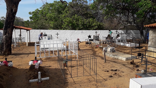 Dia de Finados em DEL – Visitantes foram surpreendidos nos cemitérios com organização, limpeza e missa. - Imagem 60