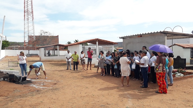 Dia de Finados em DEL – Visitantes foram surpreendidos nos cemitérios com organização, limpeza e missa. - Imagem 30