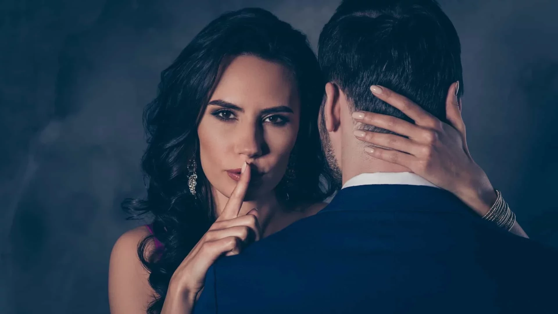 Veja os relacionamentos do zodíaco que podem terminar em infidelidade - imagem 11565