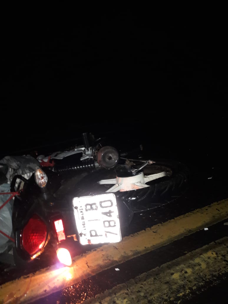 Homem morre após moto colidir violentamente contra vaca na BR-316 - Imagem 1