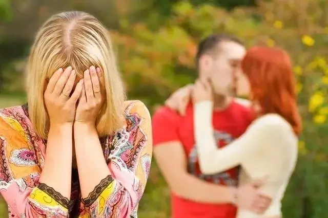 Veja signos que pensam no ex mesmo quando estão felizes com o atual - imagem 9579