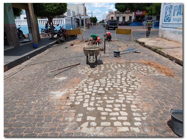 Prefeitura de Inhuma realiza serviços de recuperação de calçamento - Imagem 8