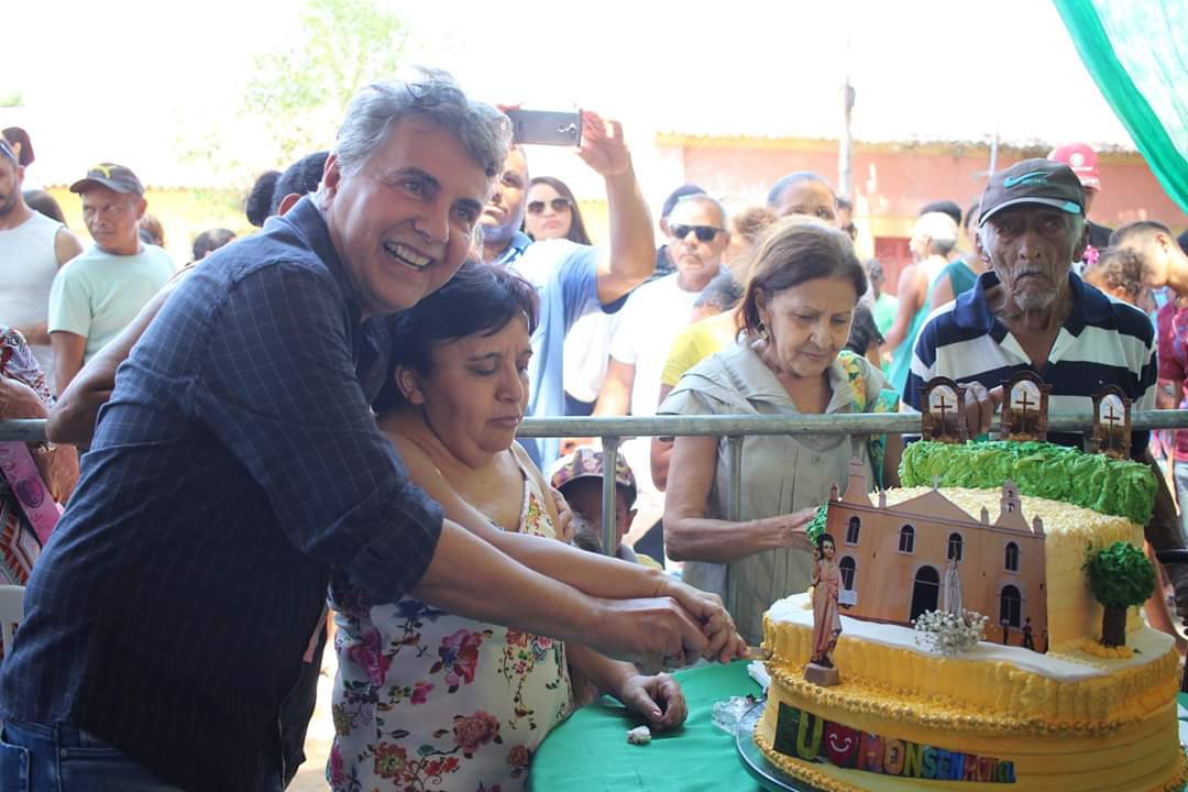 Um festival de criatividade e gostosuras no corte e distribuição dos bolos de aniversário de Monsenhor Gil  - Imagem 15