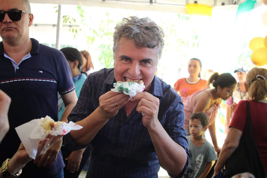 Um festival de criatividade e gostosuras no corte e distribuição dos bolos de aniversário de Monsenhor Gil  - Imagem 6