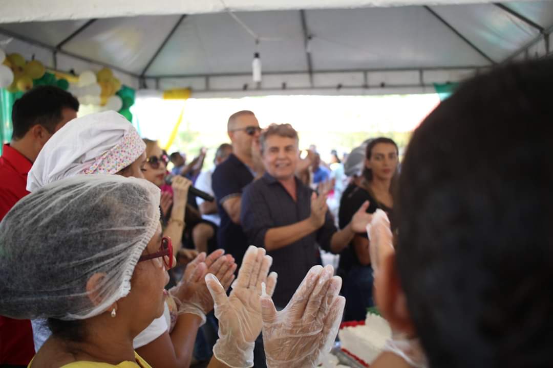 Um festival de criatividade e gostosuras no corte e distribuição dos bolos de aniversário de Monsenhor Gil  - Imagem 19