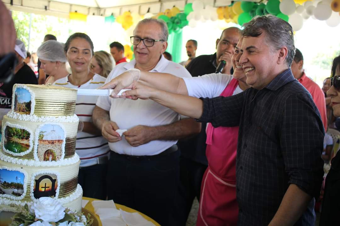 Um festival de criatividade e gostosuras no corte e distribuição dos bolos de aniversário de Monsenhor Gil  - Imagem 13