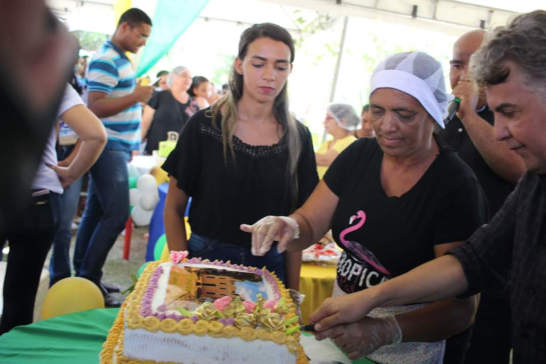 Um festival de criatividade e gostosuras no corte e distribuição dos bolos de aniversário de Monsenhor Gil  - Imagem 11