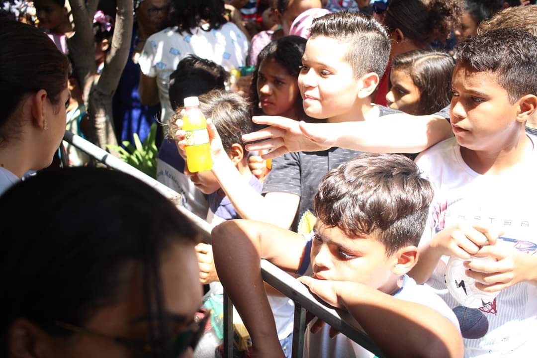 Um festival de criatividade e gostosuras no corte e distribuição dos bolos de aniversário de Monsenhor Gil  - Imagem 7
