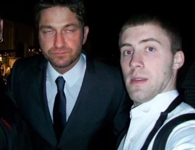 Confira as fotos mais constrangedoras de famosos com seus fãs  - imagem 12496