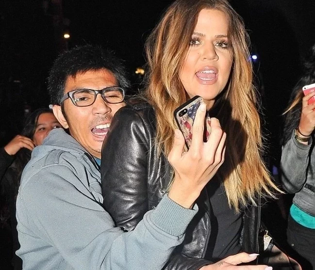 Confira as fotos mais constrangedoras de famosos com seus fãs  - imagem 12493