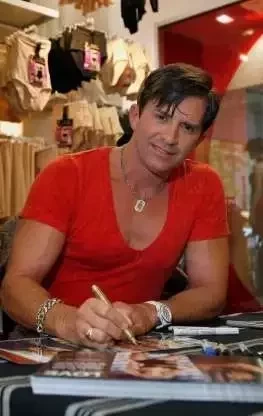 Conheça lista de famosos que foram adotados e você não sabia - imagem 12641