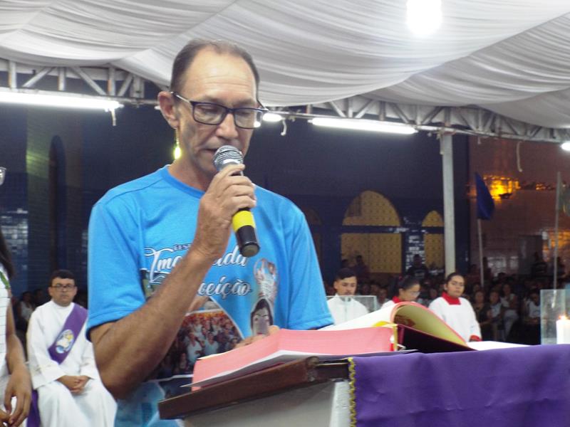 Fiéis lotam pátio de praça para assistir a 3ª noite de novena da Imaculada Conceição  - Imagem 14