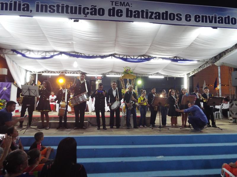 Fiéis lotam pátio de praça para assistir a 3ª noite de novena da Imaculada Conceição  - Imagem 35