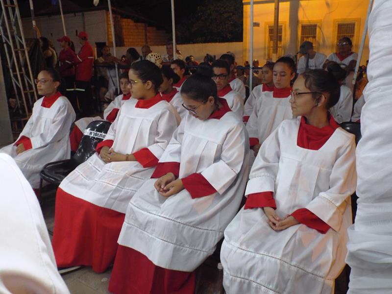 Fiéis lotam pátio de praça para assistir a 3ª noite de novena da Imaculada Conceição  - Imagem 22