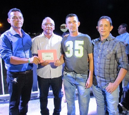 Prefeito Ananias André encerra semana cultural com chave de ouro