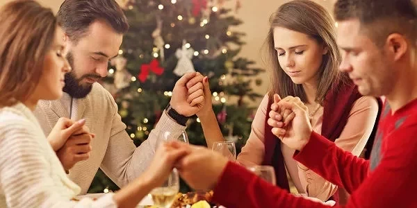 Conheça 7 lindas orações para abençoar sua família nesse Natal - imagem 12954